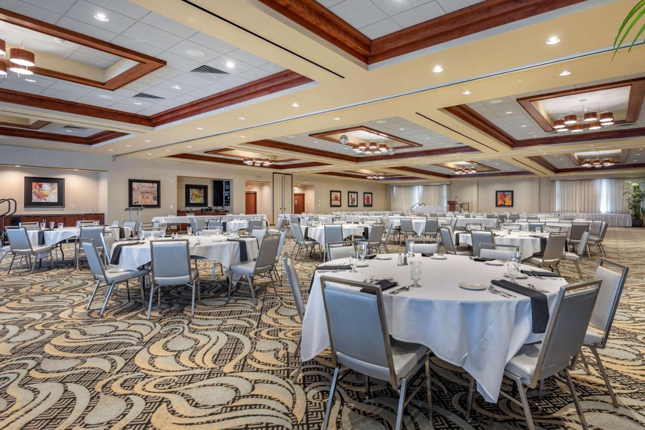 Best Western Plus Oswego Hotel And Conference Center Eksteriør billede