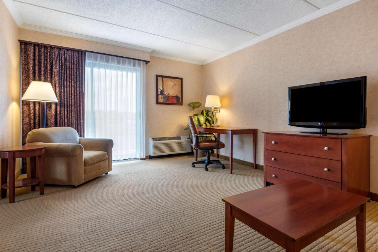 Best Western Plus Oswego Hotel And Conference Center Eksteriør billede