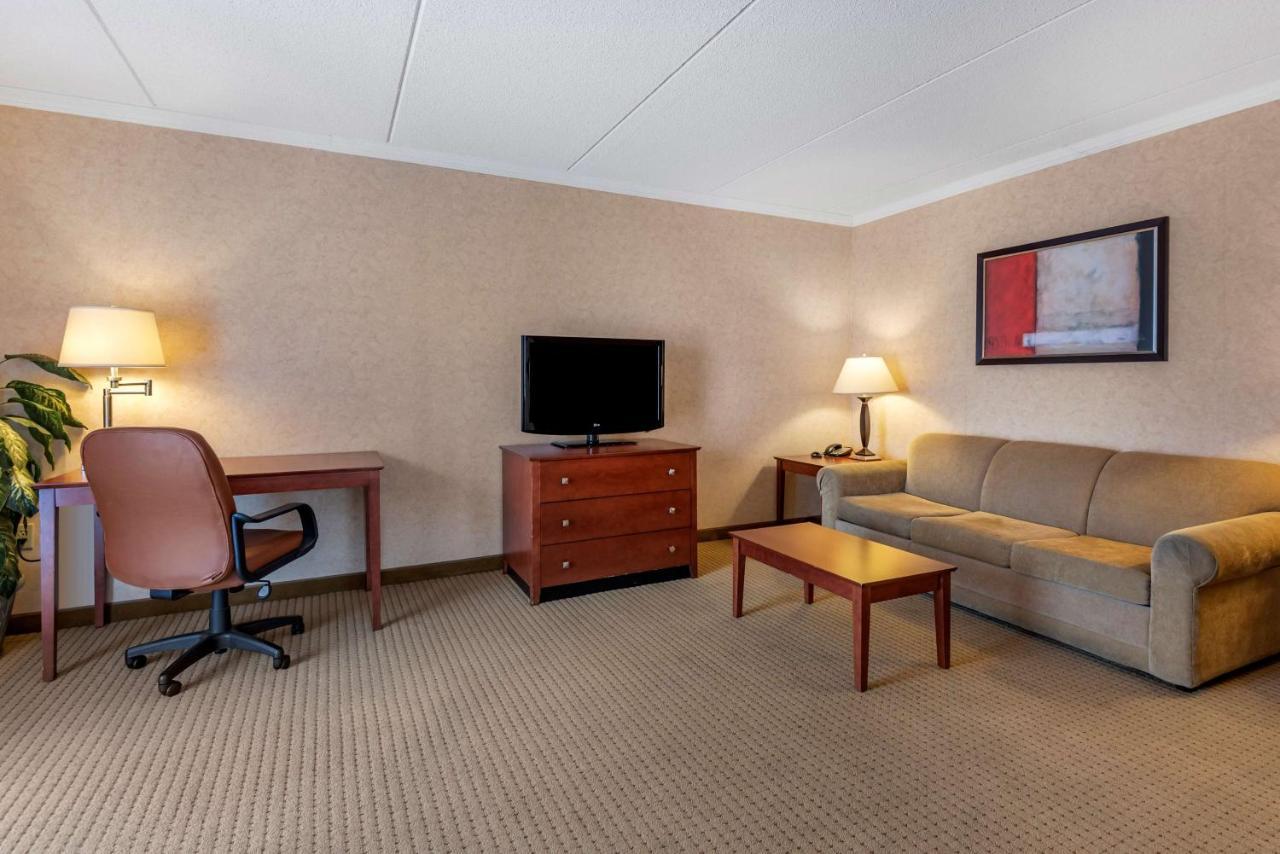 Best Western Plus Oswego Hotel And Conference Center Eksteriør billede