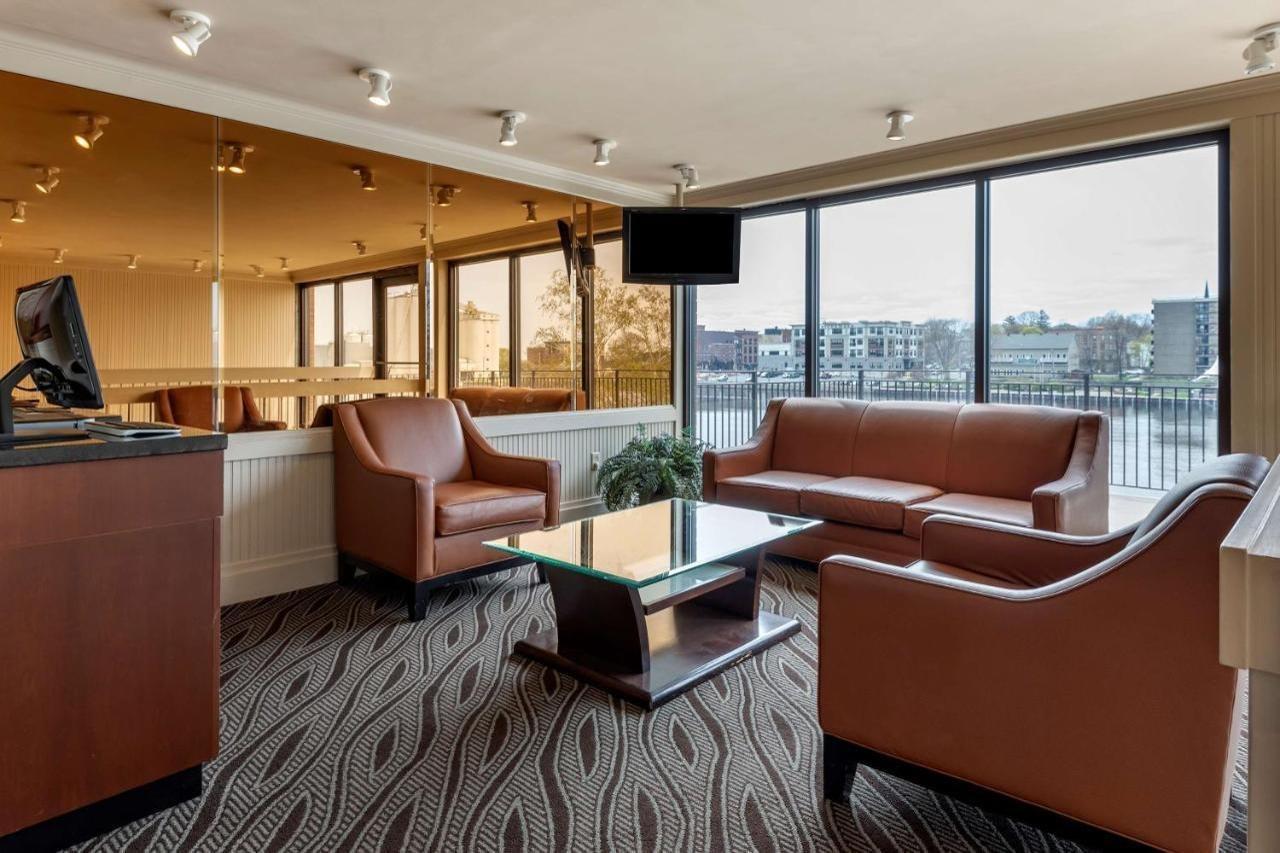 Best Western Plus Oswego Hotel And Conference Center Eksteriør billede